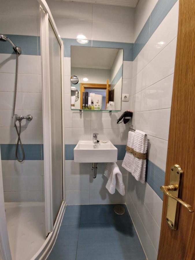 Hostal Fidalgo Oviedo Esterno foto