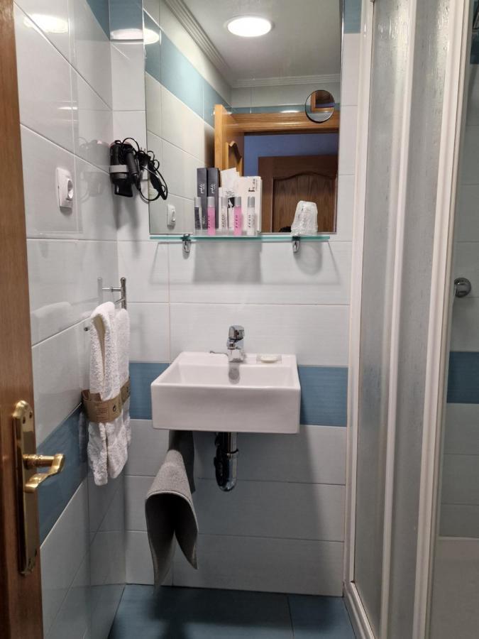 Hostal Fidalgo Oviedo Esterno foto