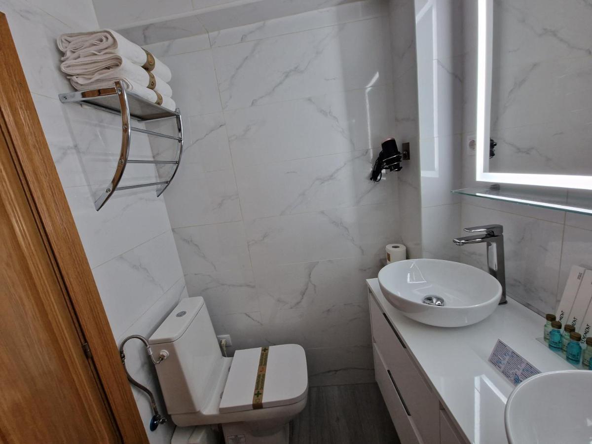Hostal Fidalgo Oviedo Esterno foto