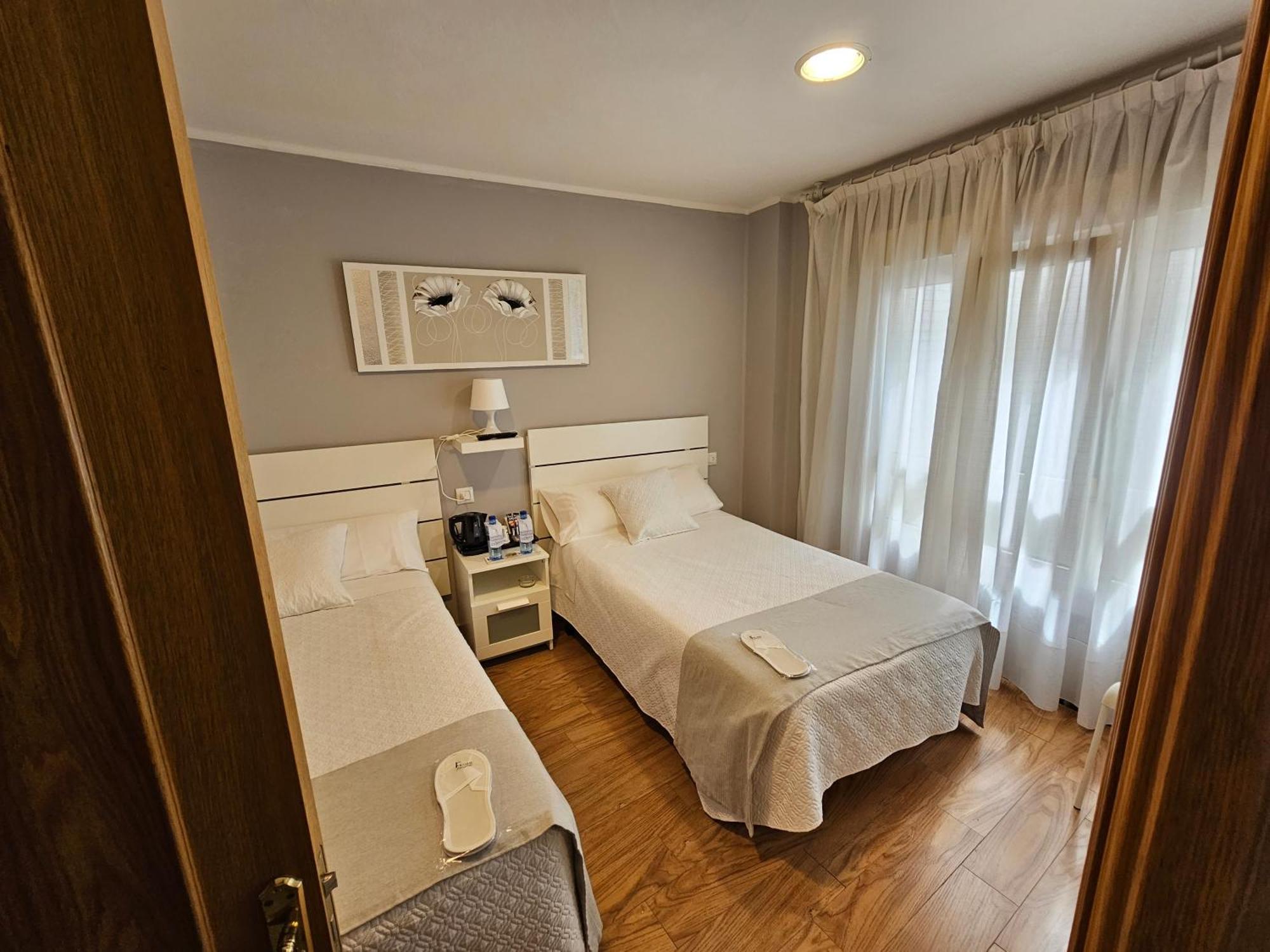 Hostal Fidalgo Oviedo Esterno foto