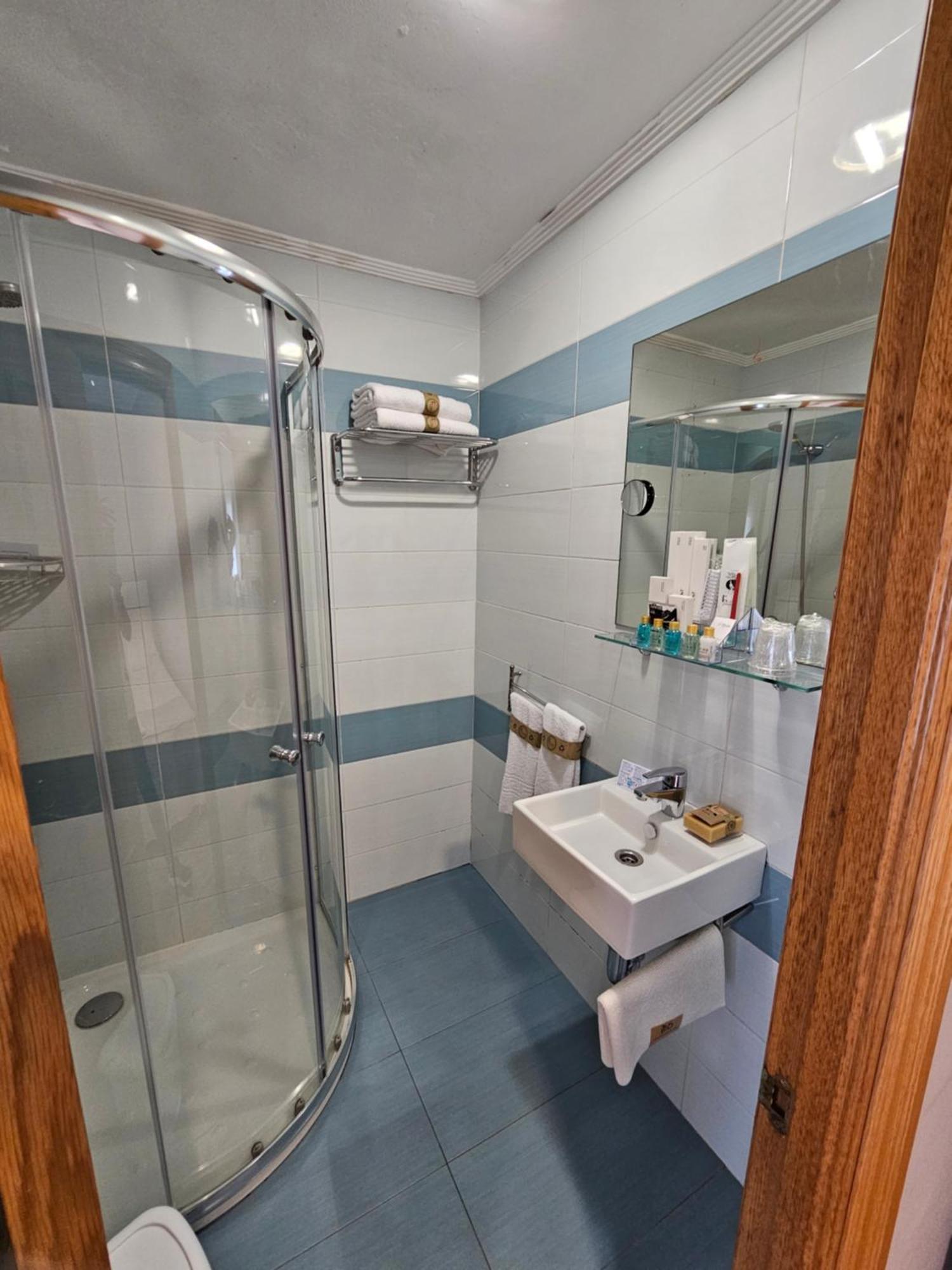 Hostal Fidalgo Oviedo Esterno foto