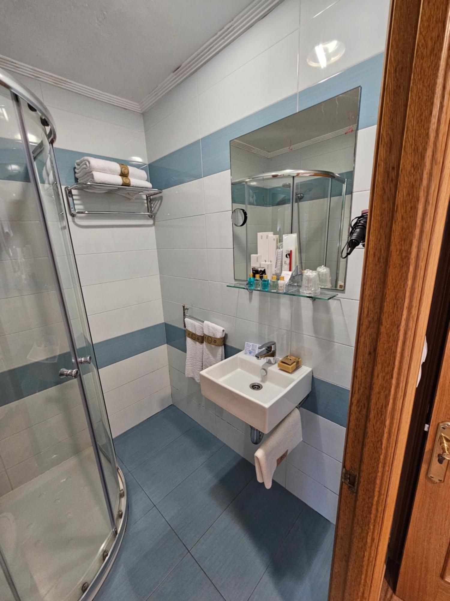 Hostal Fidalgo Oviedo Esterno foto