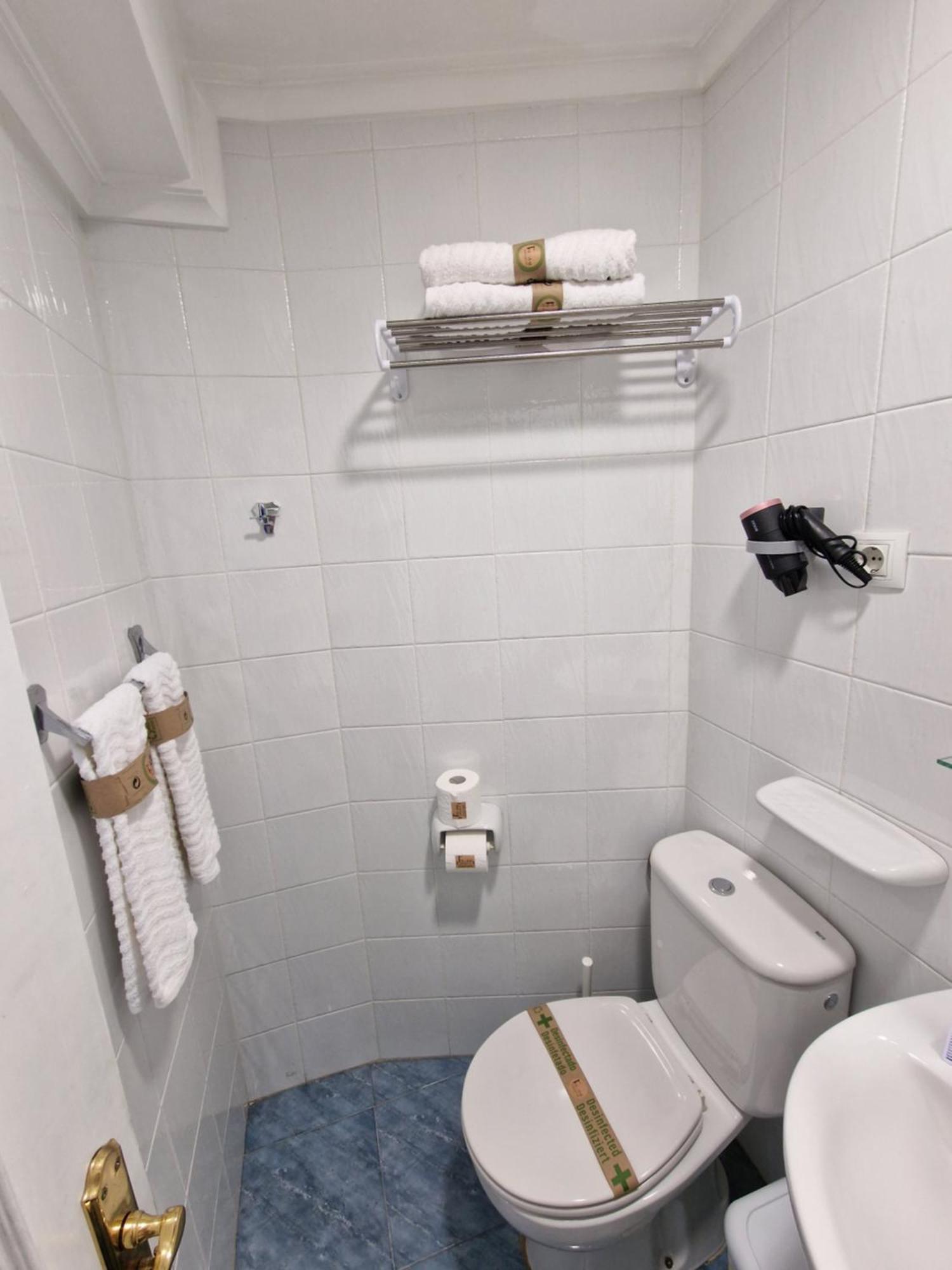 Hostal Fidalgo Oviedo Esterno foto