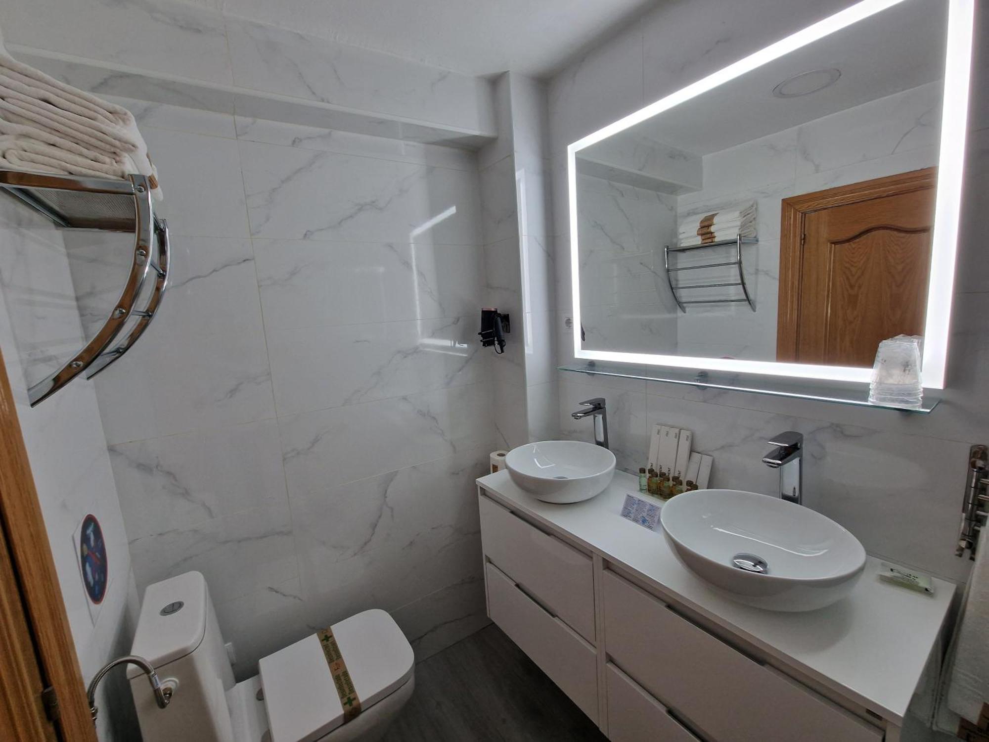 Hostal Fidalgo Oviedo Esterno foto