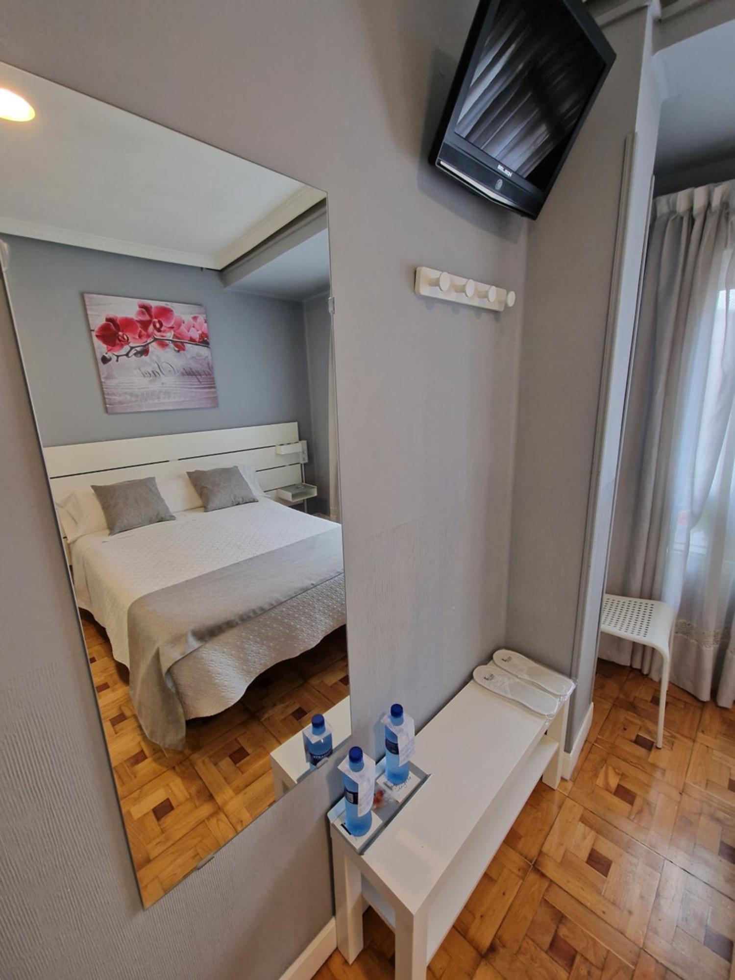 Hostal Fidalgo Oviedo Esterno foto